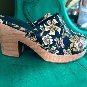 Charlotte Stone Floral Marlo Clog